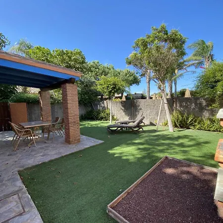 Casita Con Jardin Privado Y Piscina Compartida Holiday home *